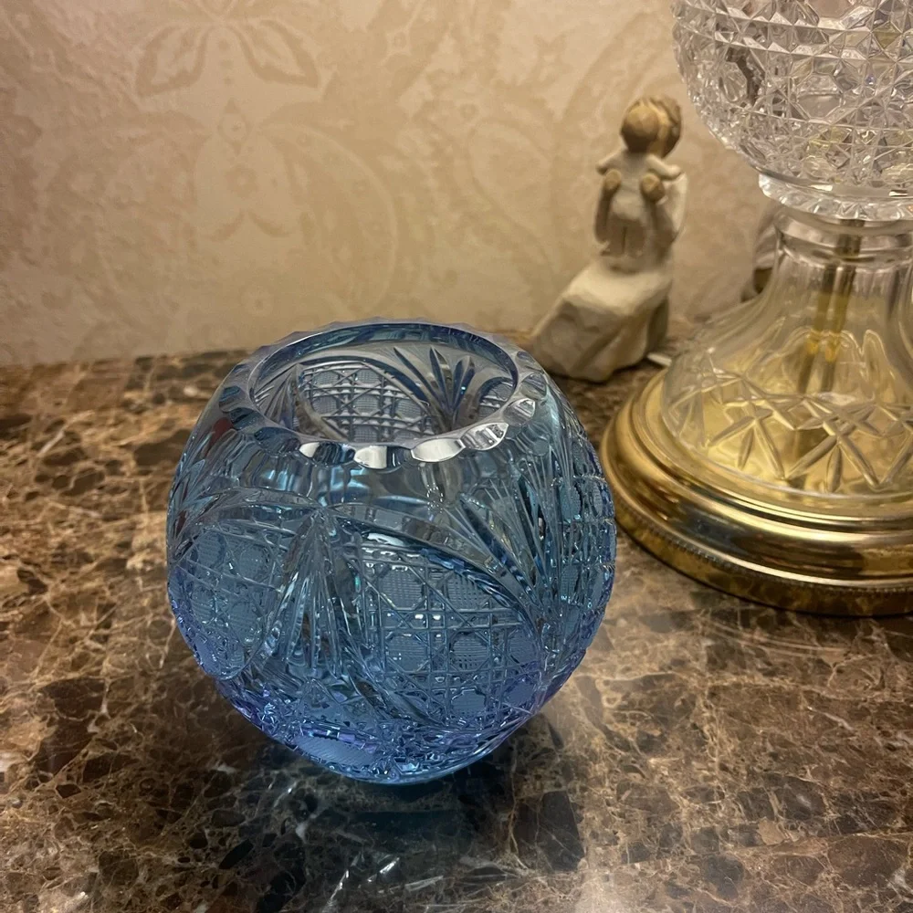 Rare high quality Purple Cut Glass Vase, rosebowl change color under LED light